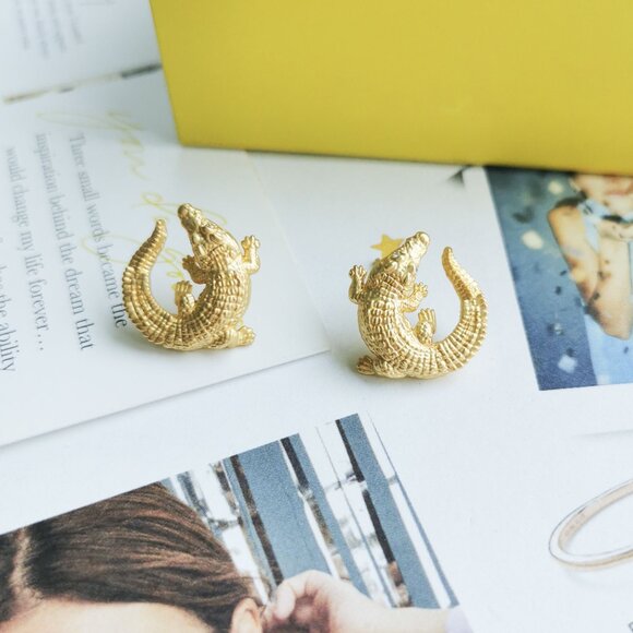 New Julie Vos Alligator Stud Earrings in Gold - Picture 1 of 4